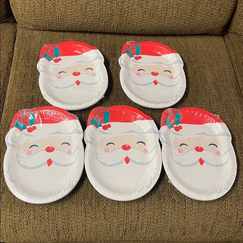 Santa Claus Face Disposable Christmas Paper Plates 40 Count NWT